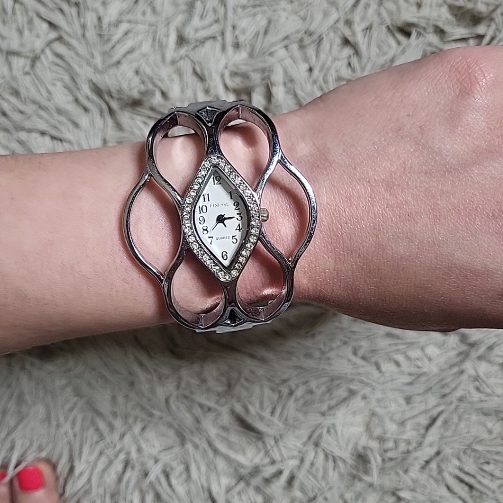 Womens Finesse Watch Vintage Unique Bracelet Cuff Silver Tone - Used ✨️💫 - Picture 10 of 11